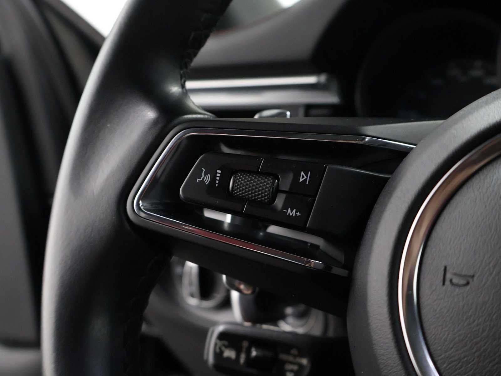 Certified 2023 Porsche Macan S AWD/4WD image 24