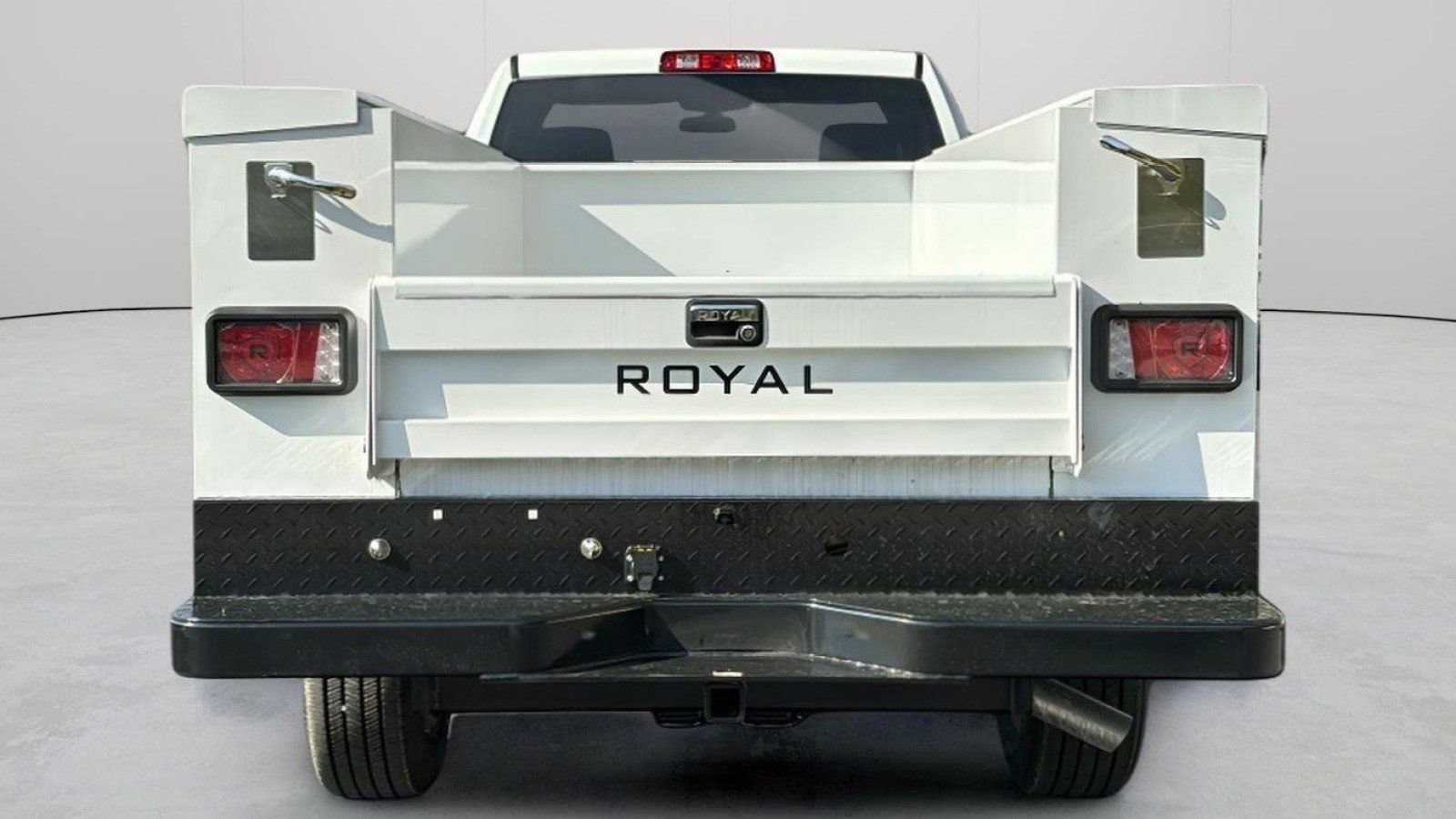 New 2024 RAM 3500 Tradesman w/ Chrome Appearance Group AWD/4WD image 4