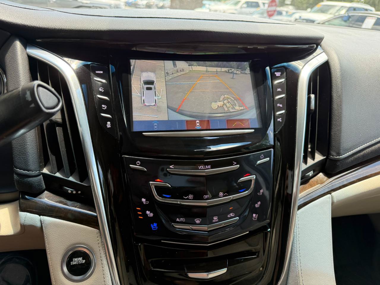 Used 2018 Cadillac Escalade ESV Luxury RWD image 38