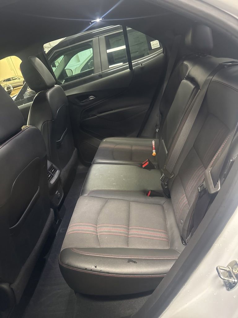 Used 2022 Chevrolet Equinox RS w/ Infotainment Package image 6