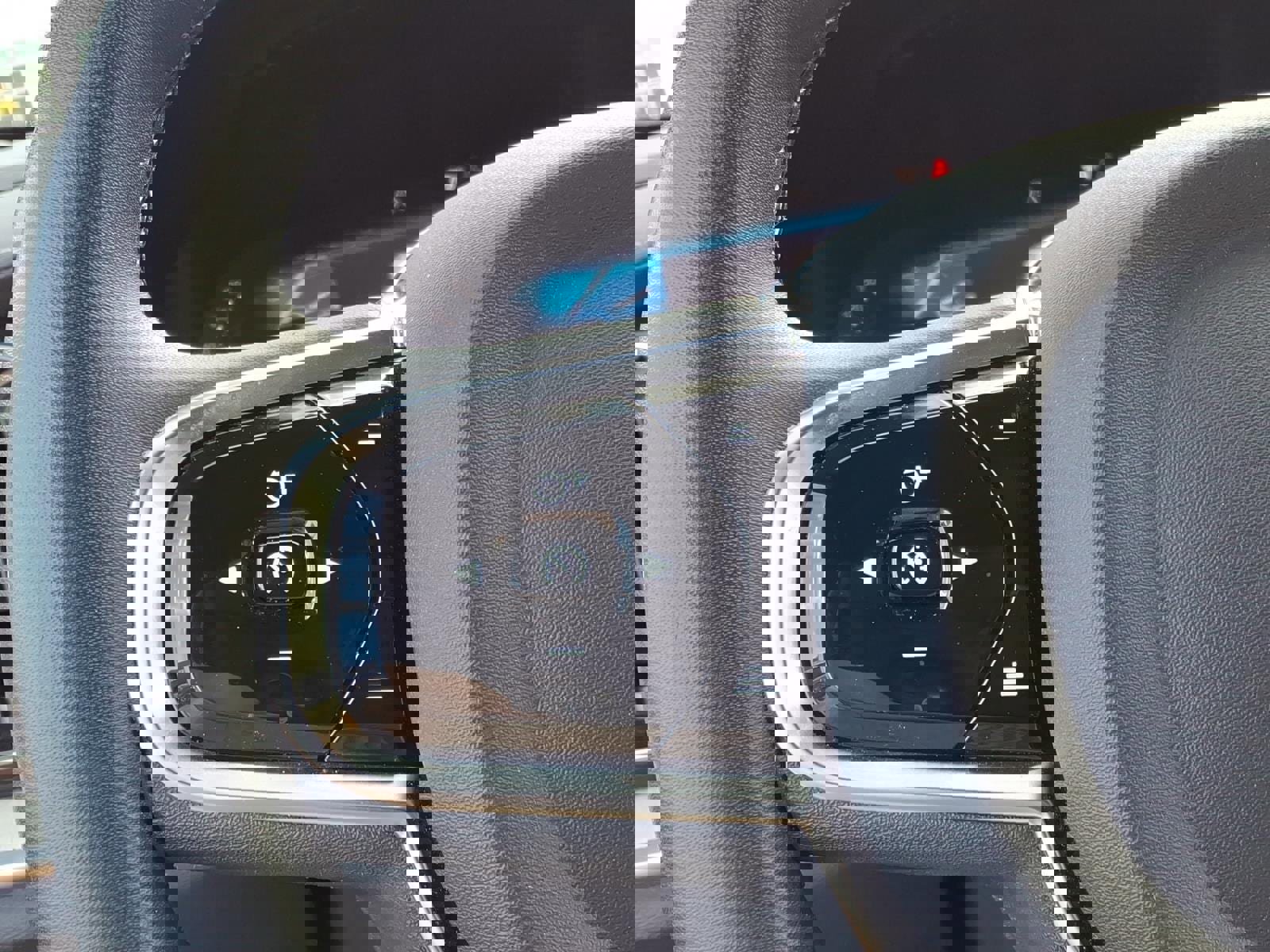 Used 2024 Volvo V60 B5 Cross Country Ultimate image 28