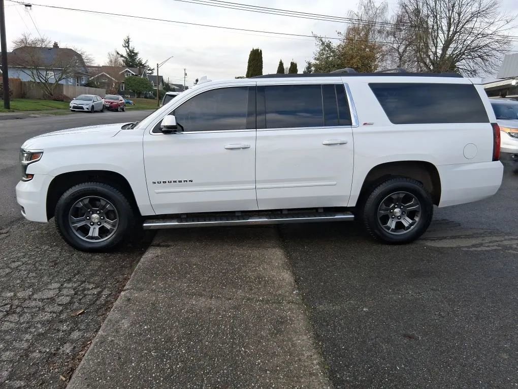 Used 2016 Chevrolet Suburban LT image 4