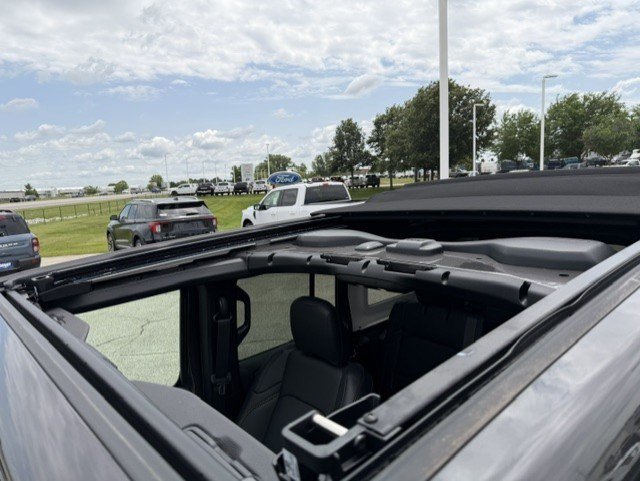 Used 2026 Jeep Wrangler Unlimited Sahara AWD/4WD image 12