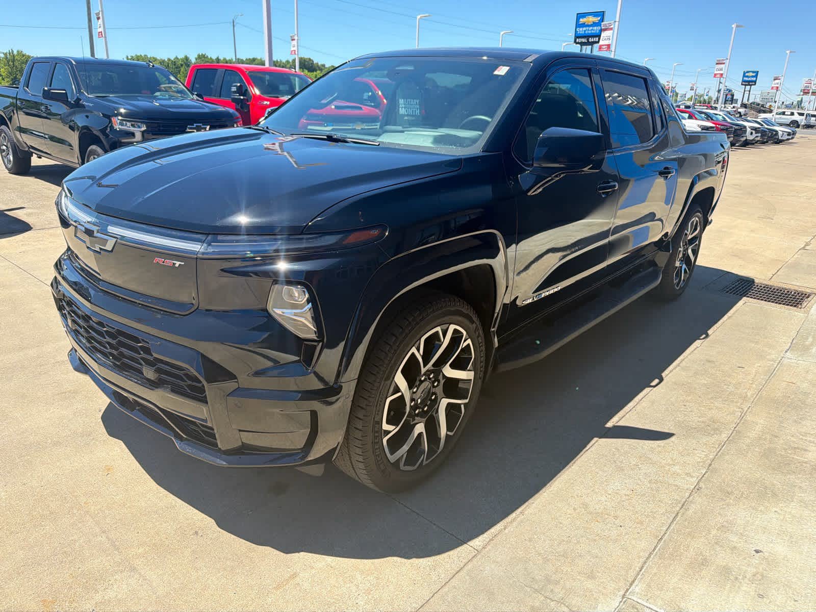 New 2025 Chevrolet Silverado EV RST AWD/4WD image 2