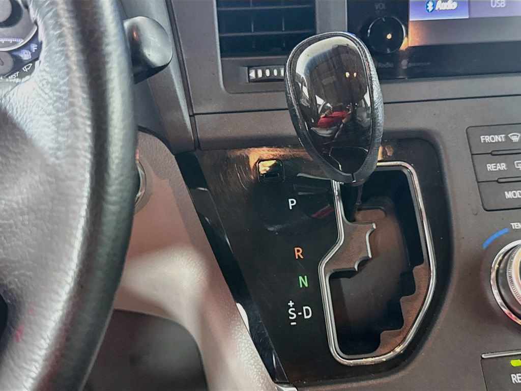 Used 2015 Toyota Sienna XLE Premium FWD image 15