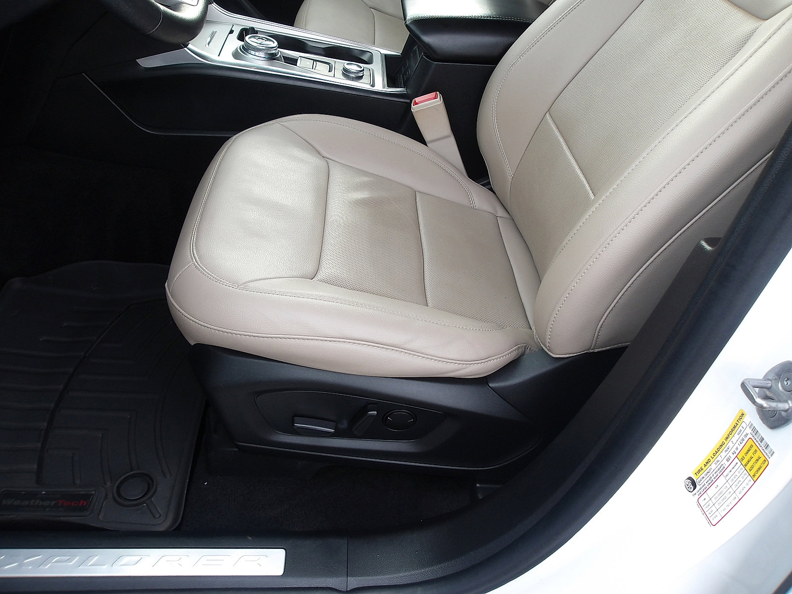 Used 2023 Ford Explorer Limited image 14