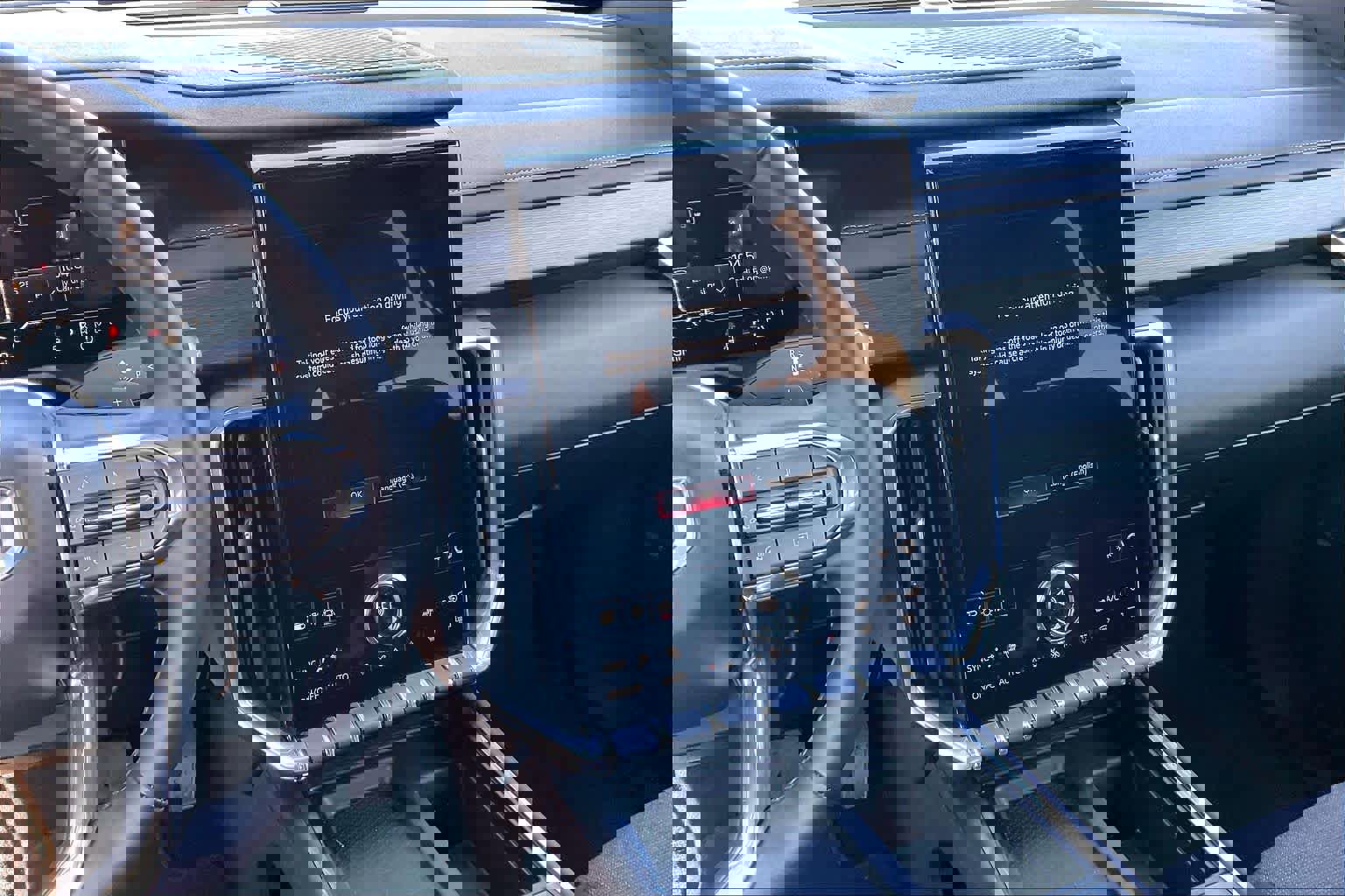 Used 2025 GMC Acadia Elevation image 6