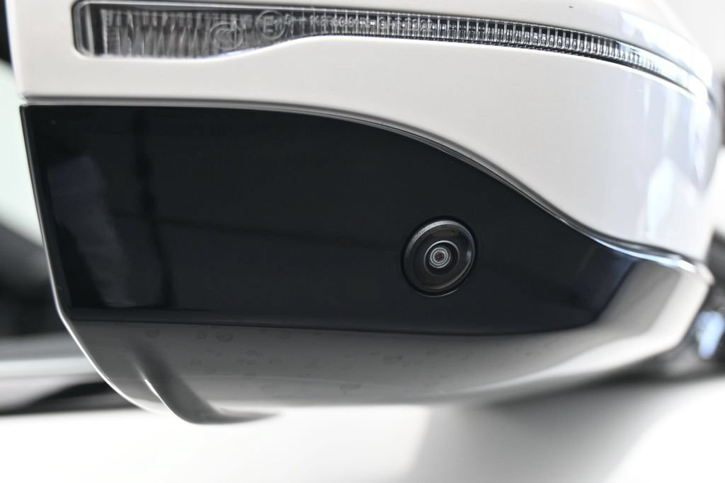 Used 2025 BMW 740i xDrive AWD/4WD image 56