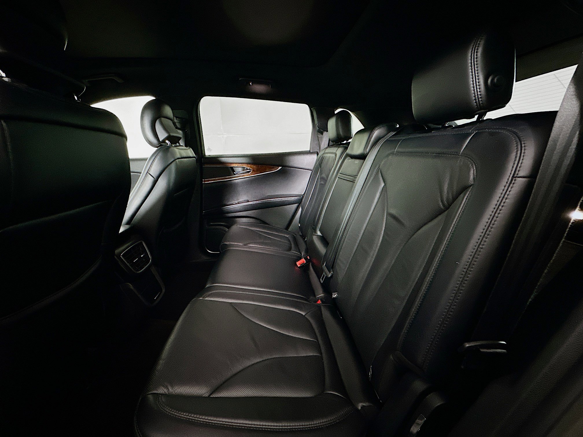 Used 2017 Lincoln MKX Reserve image 28