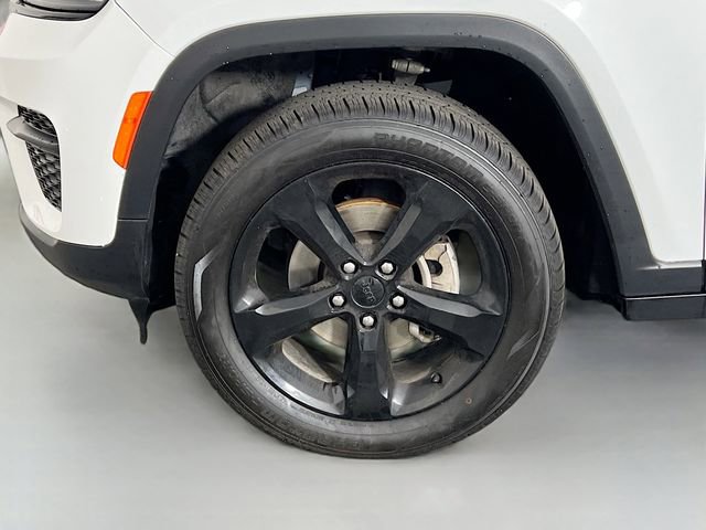 Used 2024 Jeep Grand Cherokee Altitude RWD image 27