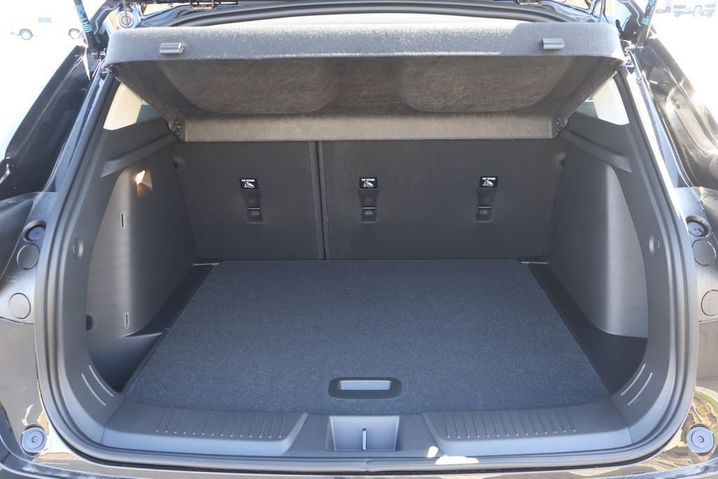 New 2026 Chevrolet Trax LT w/ Sunroof Package FWD image 45