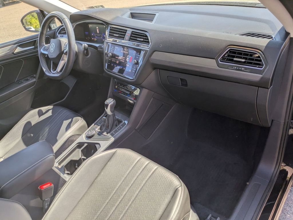 Used 2022 Volkswagen Tiguan SE AWD/4WD image 25