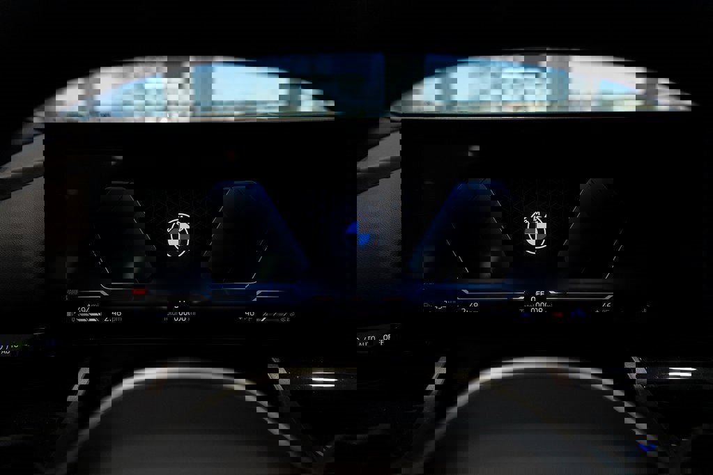 Used 2025 BMW 530i xDrive image 27