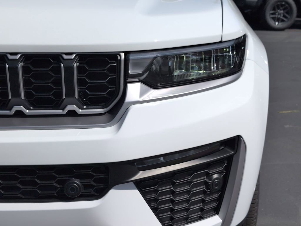 New 2026 Jeep Grand Cherokee Limited w/ Luxury Tech Group II RWD image 10