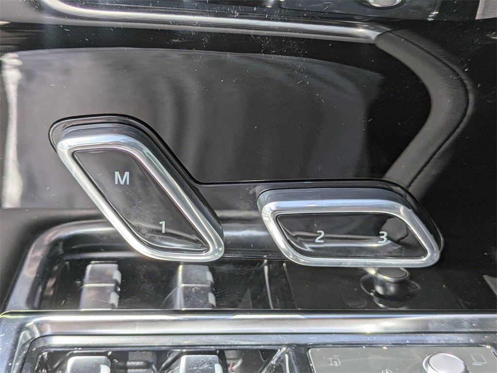 New 2025 Land Rover Range Rover Long Wheelbase SE image 19