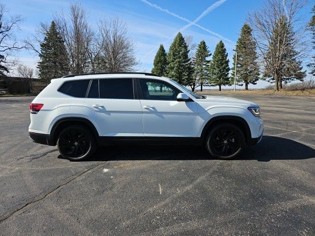 Used 2023 Volkswagen Atlas SE w/ Black Wheel Package image 7
