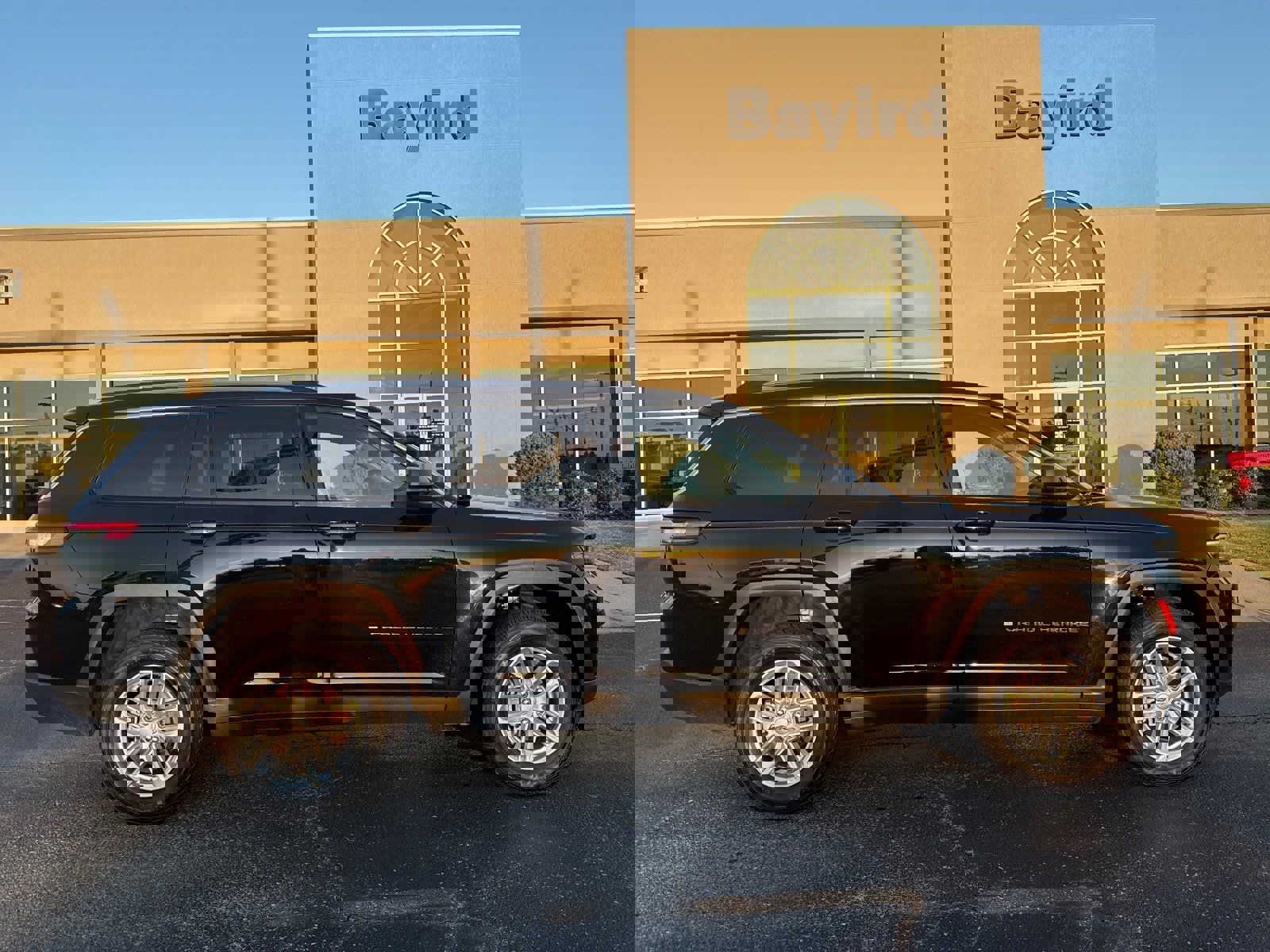 Used 2023 Jeep Grand Cherokee L Laredo