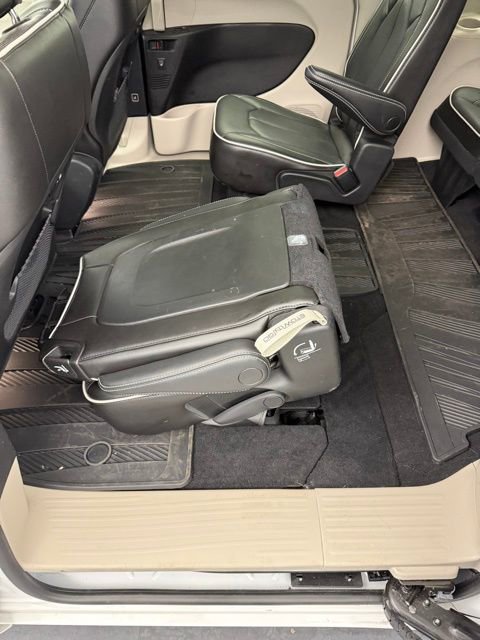 Used 2022 Chrysler Pacifica Limited FWD image 54