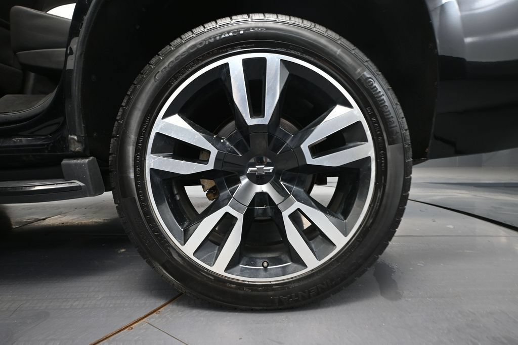 Used 2019 Chevrolet Tahoe LT w/ RST Edition AWD/4WD image 16