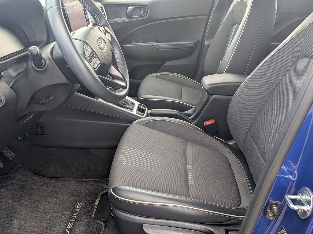 Certified 2023 Hyundai Venue Limited FWD image 12