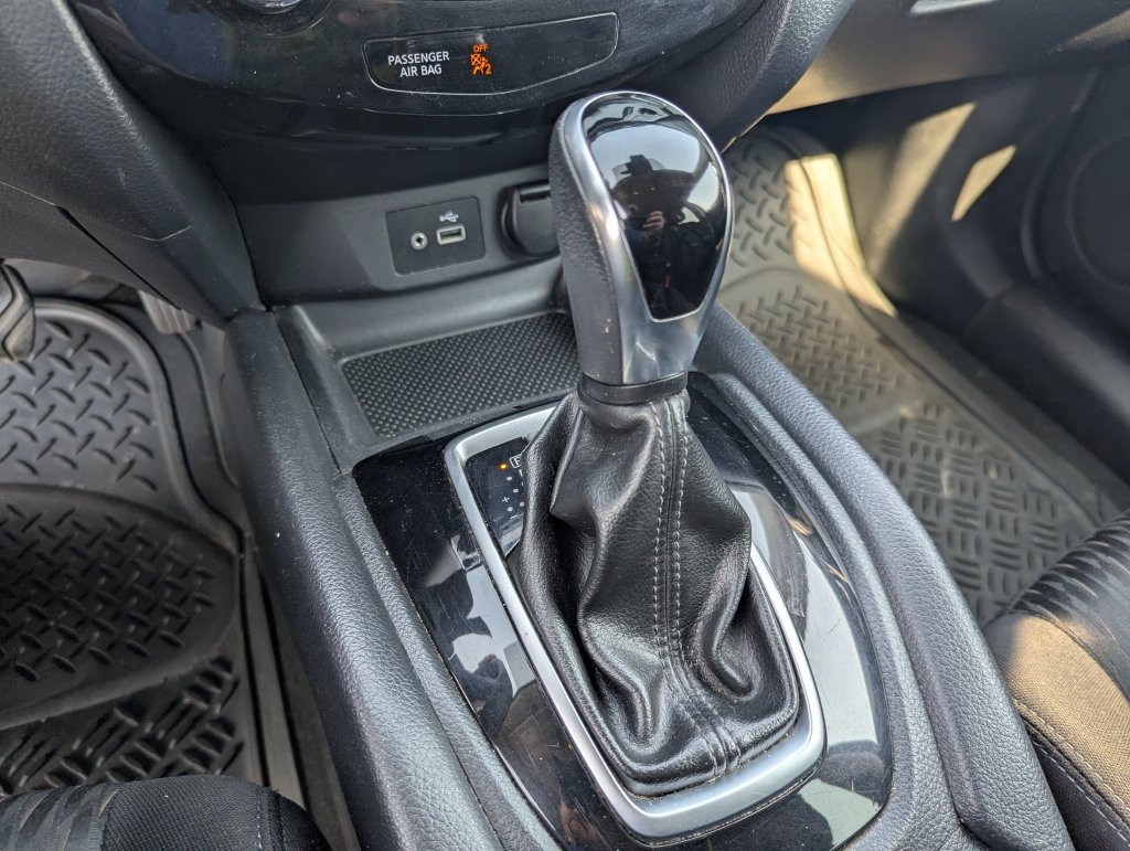 Used 2019 Nissan Rogue SV AWD/4WD image 14