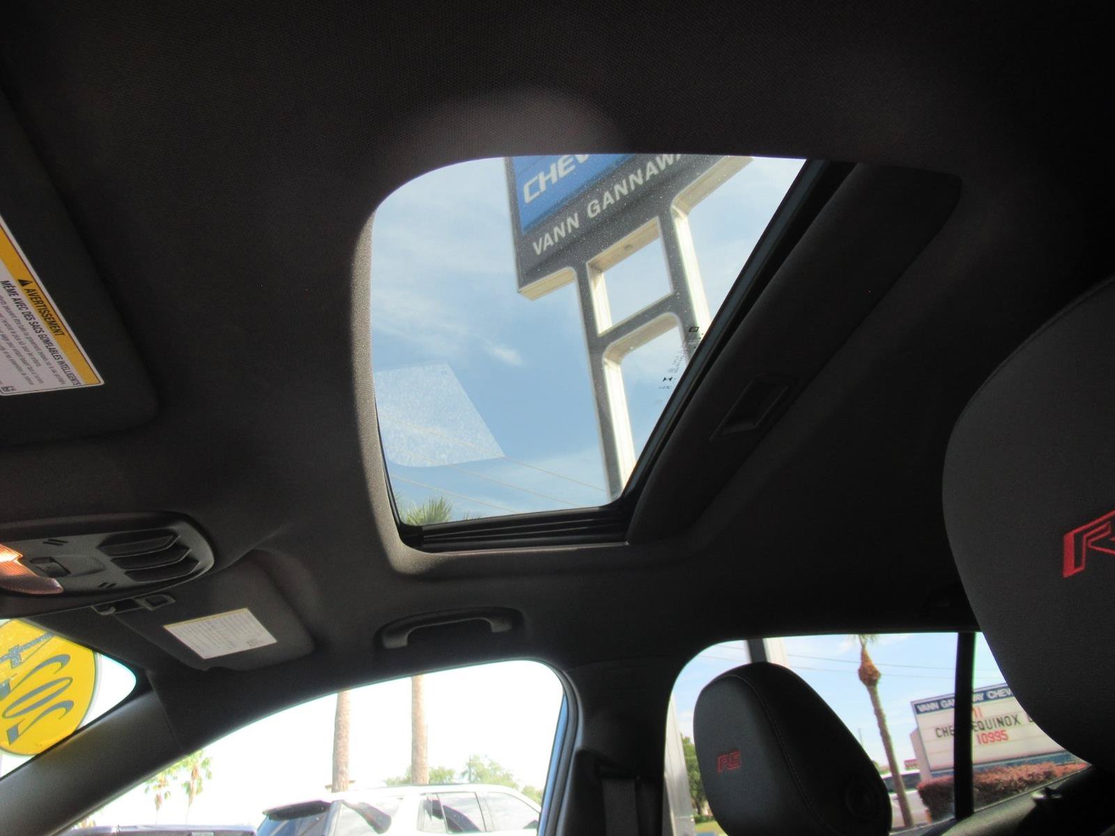 Used 2024 Chevrolet Trax RS w/ Sunroof Package FWD image 17