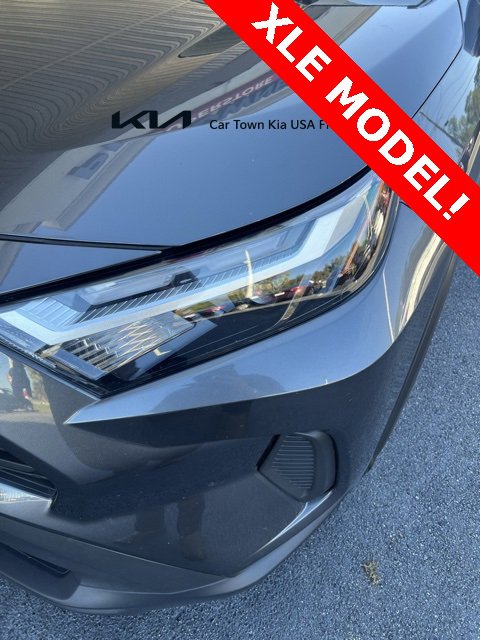 Used 2022 Toyota RAV4 XLE image 2