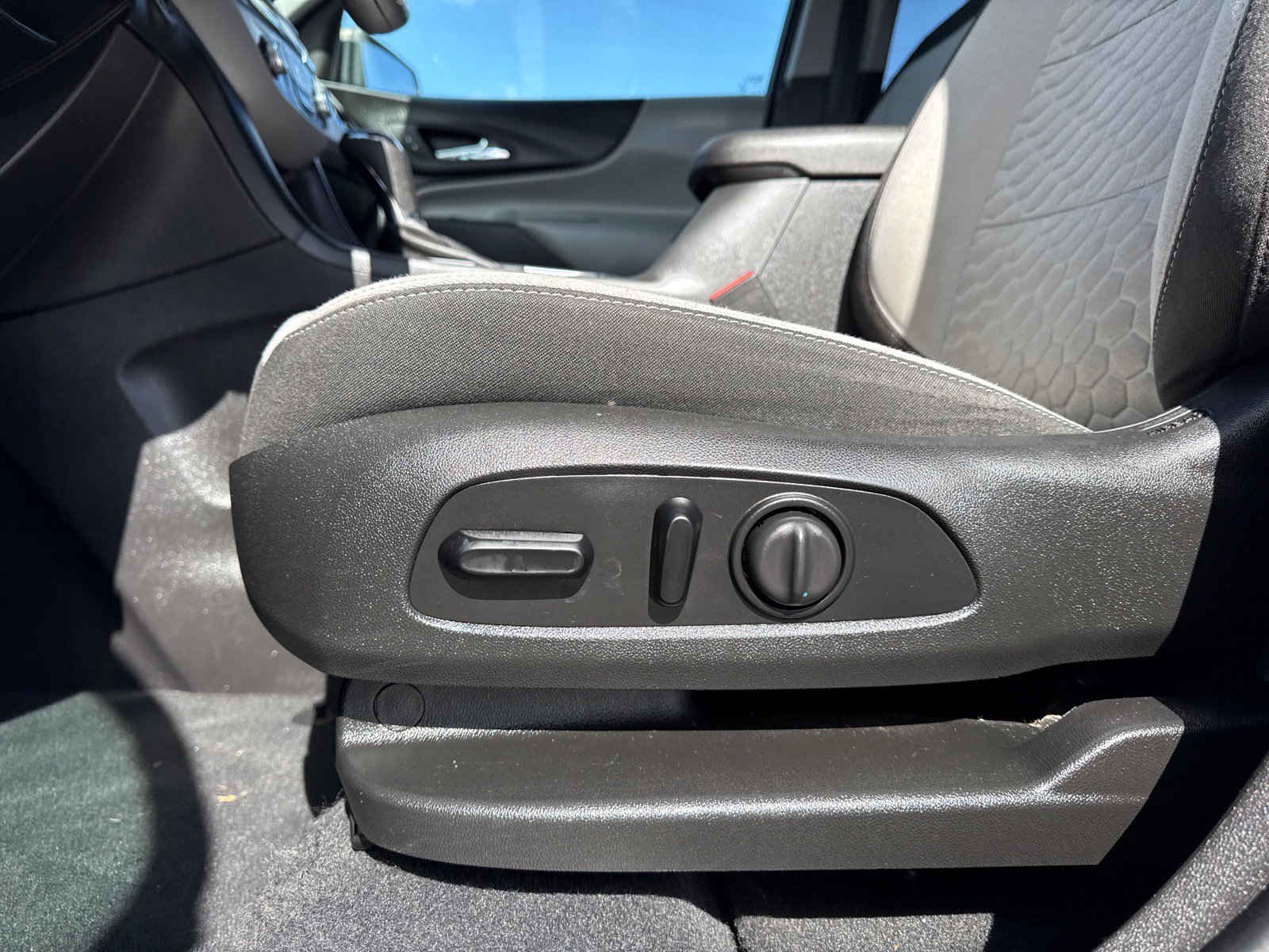 Used 2020 Chevrolet Equinox LS w/ LS Convenience Package FWD image 15