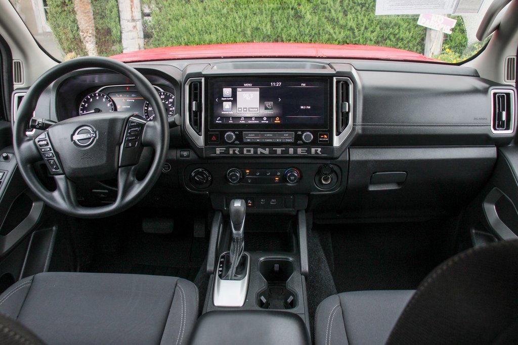 Used 2025 Nissan Frontier SV image 24