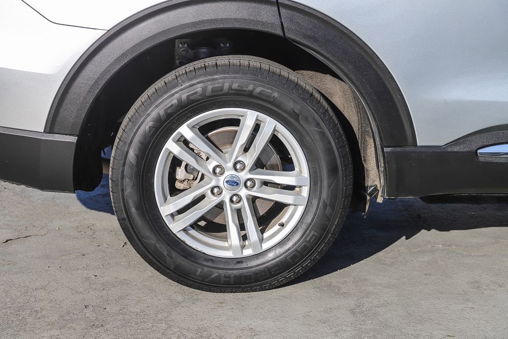 Used 2024 Ford Explorer XLT w/ Equipment Group 202A AWD/4WD image 12