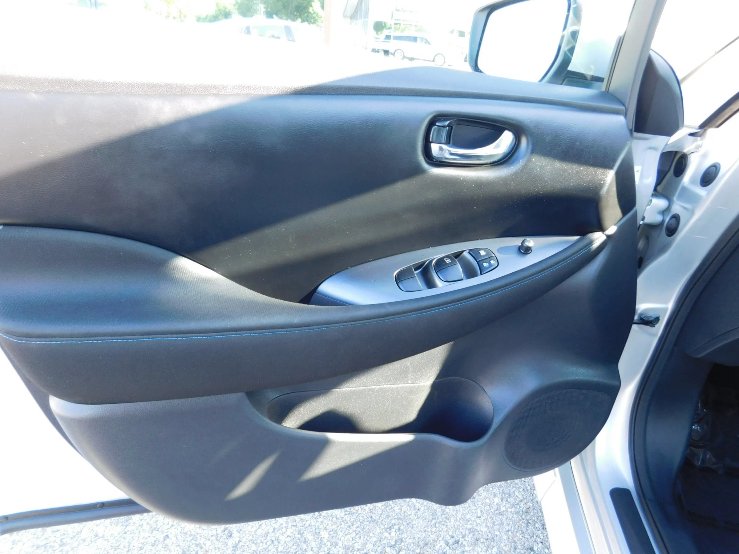 Used 2022 Nissan Leaf S FWD image 16