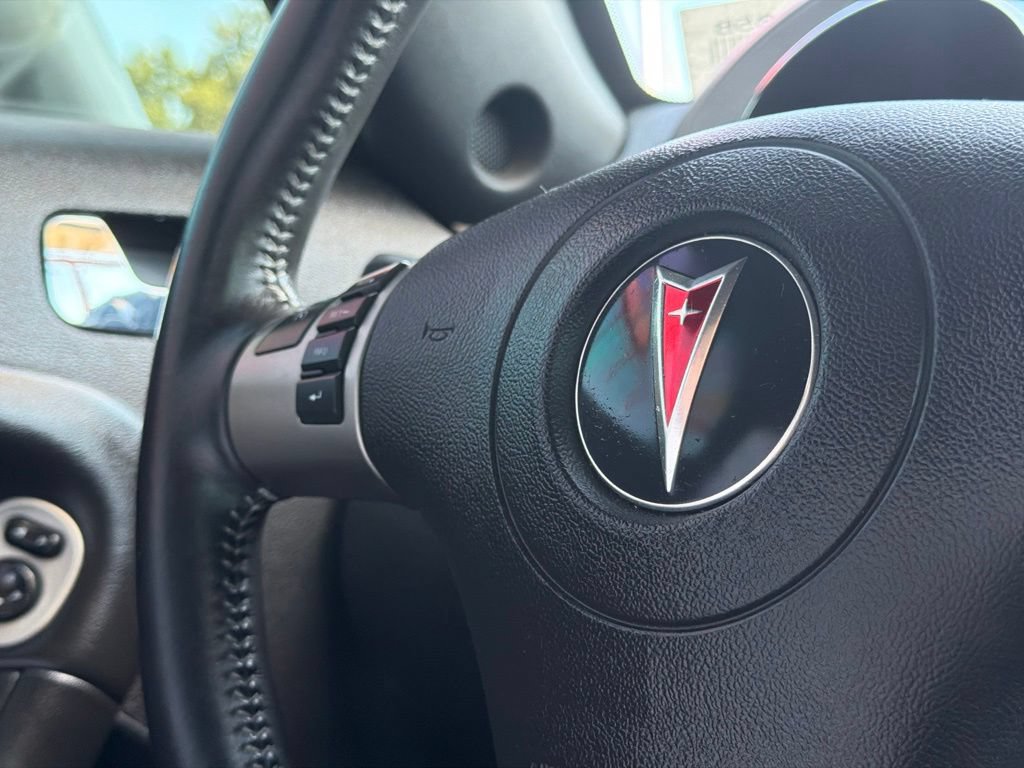 Used 2007 Pontiac Solstice Convertible w/ Premium Package RWD image 21