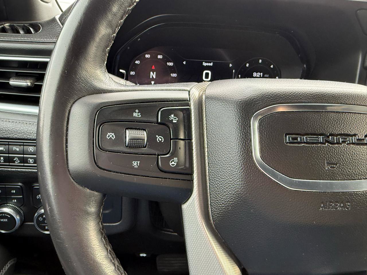 Used 2022 GMC Yukon XL Denali AWD/4WD image 27