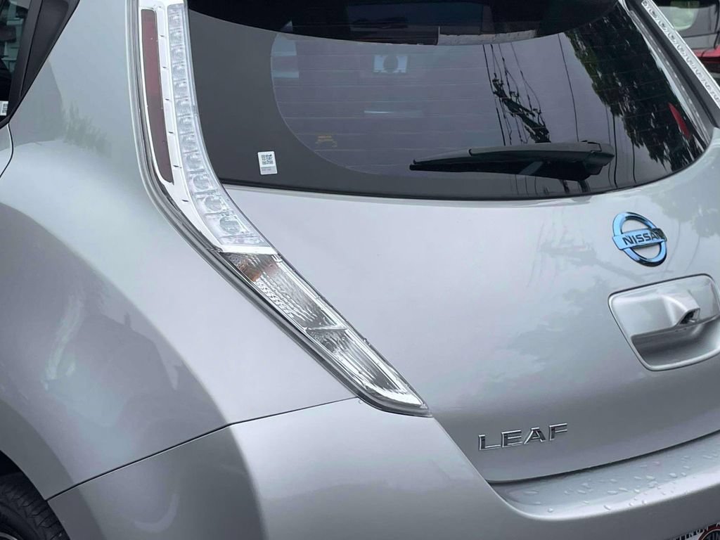 Used 2016 Nissan Leaf SV w/ Premium Package FWD image 10