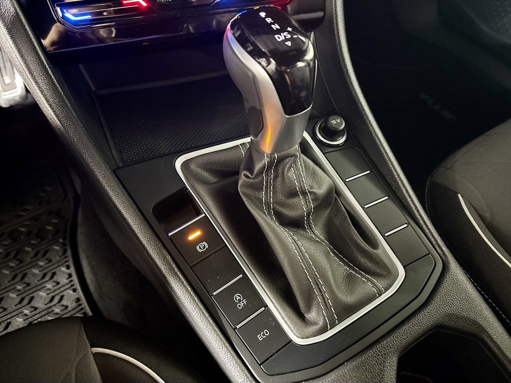 Used 2025 Volkswagen Jetta Sport FWD image 19