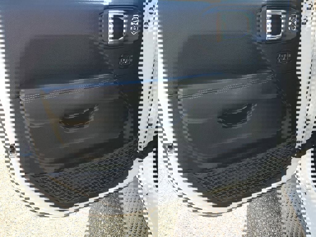 Used 2020 Jeep Wrangler Unlimited Sahara image 8