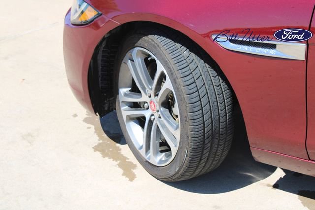 Used 2017 Jaguar XE Premium image 9