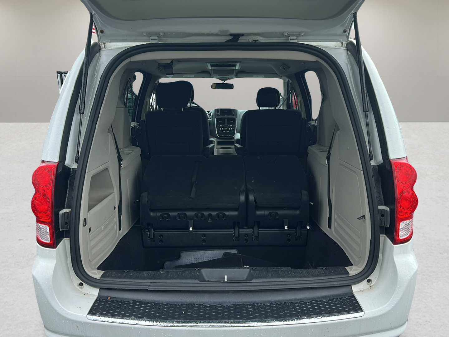Used 2017 Dodge Grand Caravan SE w/ Power Window Group FWD image 19
