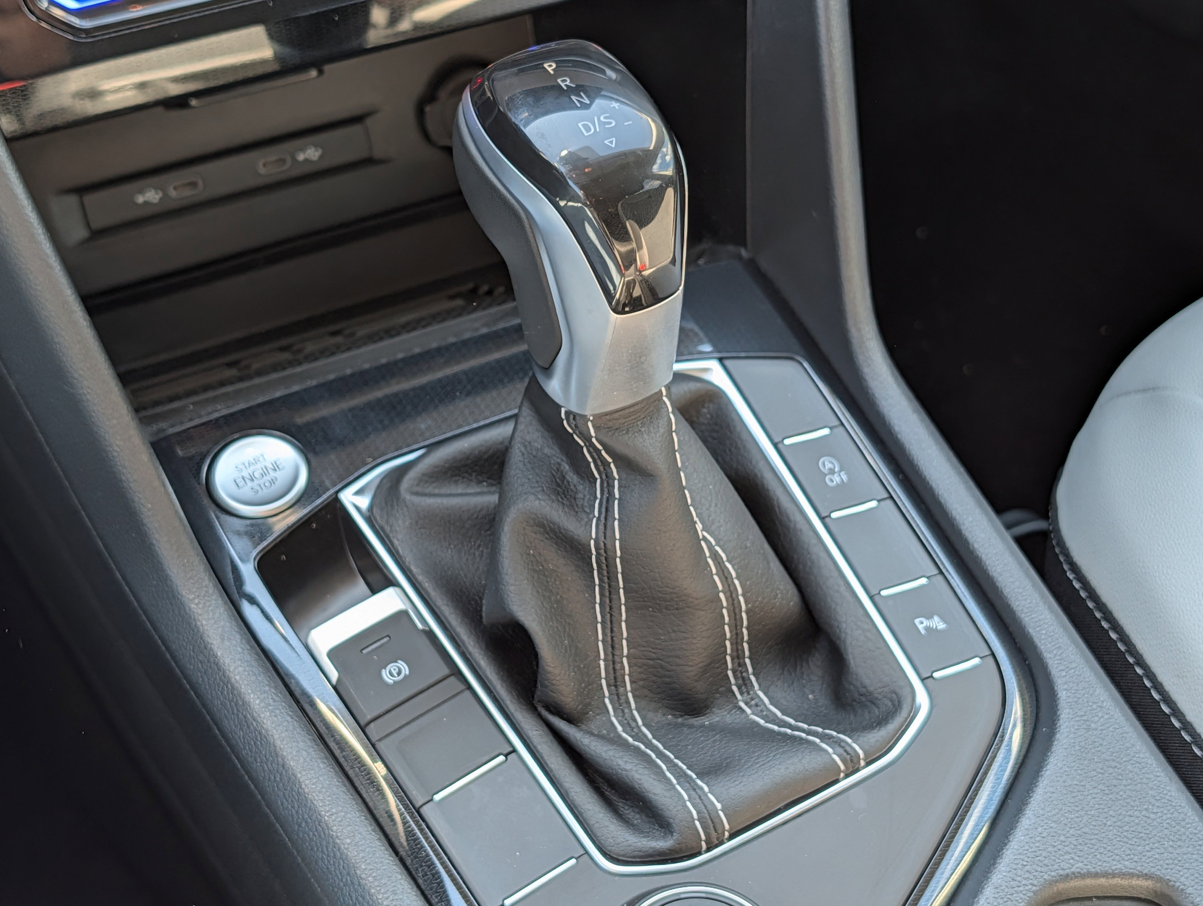 Certified 2025 Volkswagen Taos SE AWD/4WD image 24