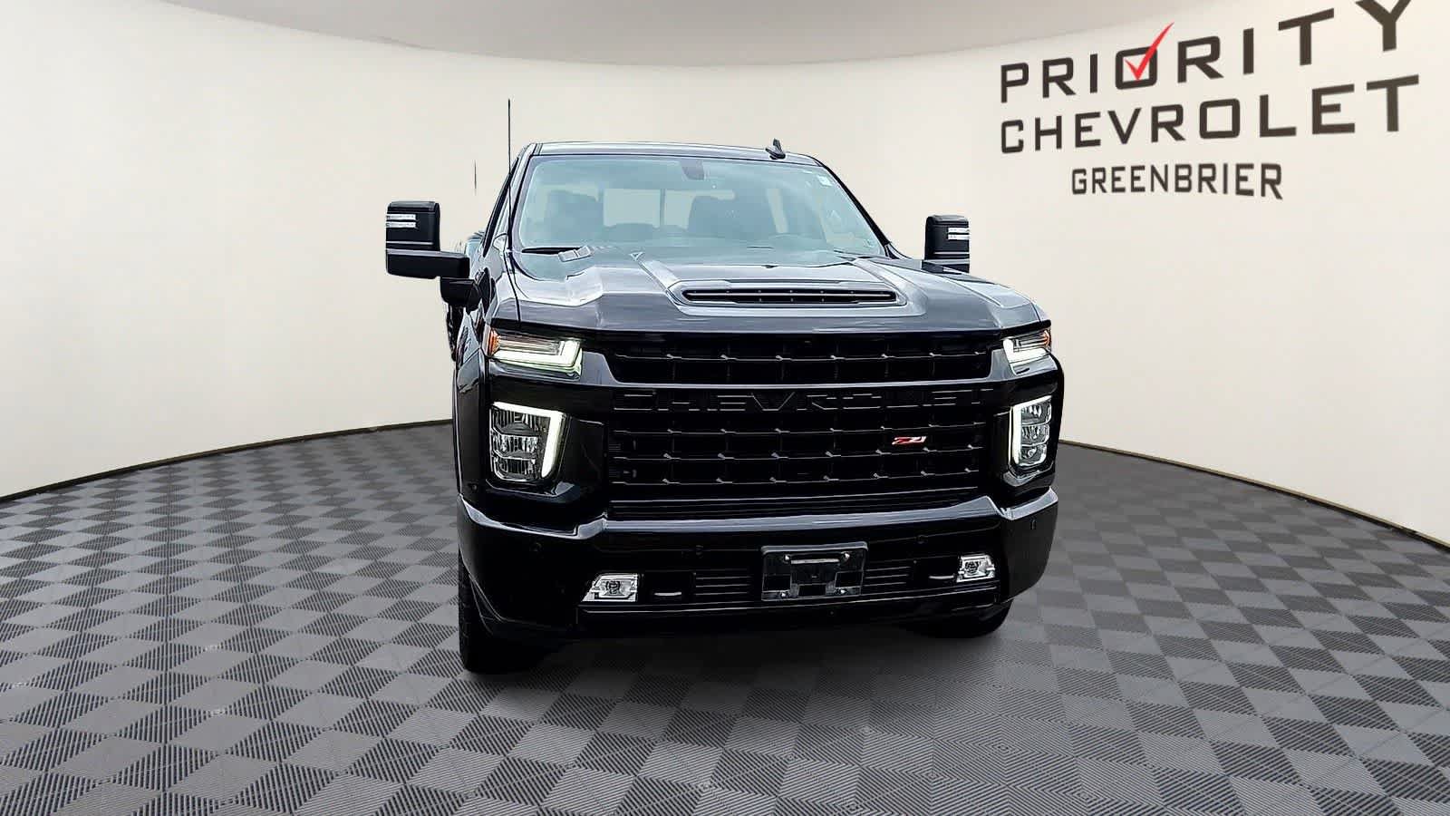 Used 2023 Chevrolet Silverado 2500 LT w/ Midnight Edition AWD/4WD image 3