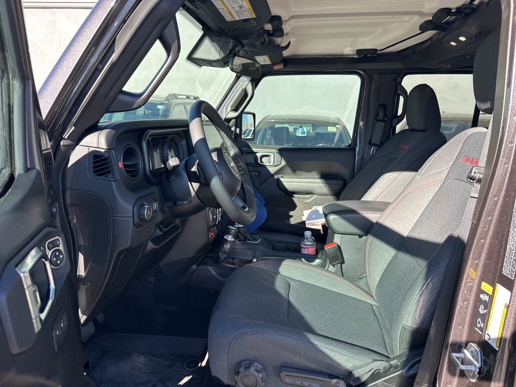 Used 2025 Jeep Wrangler Unlimited Rubicon image 14