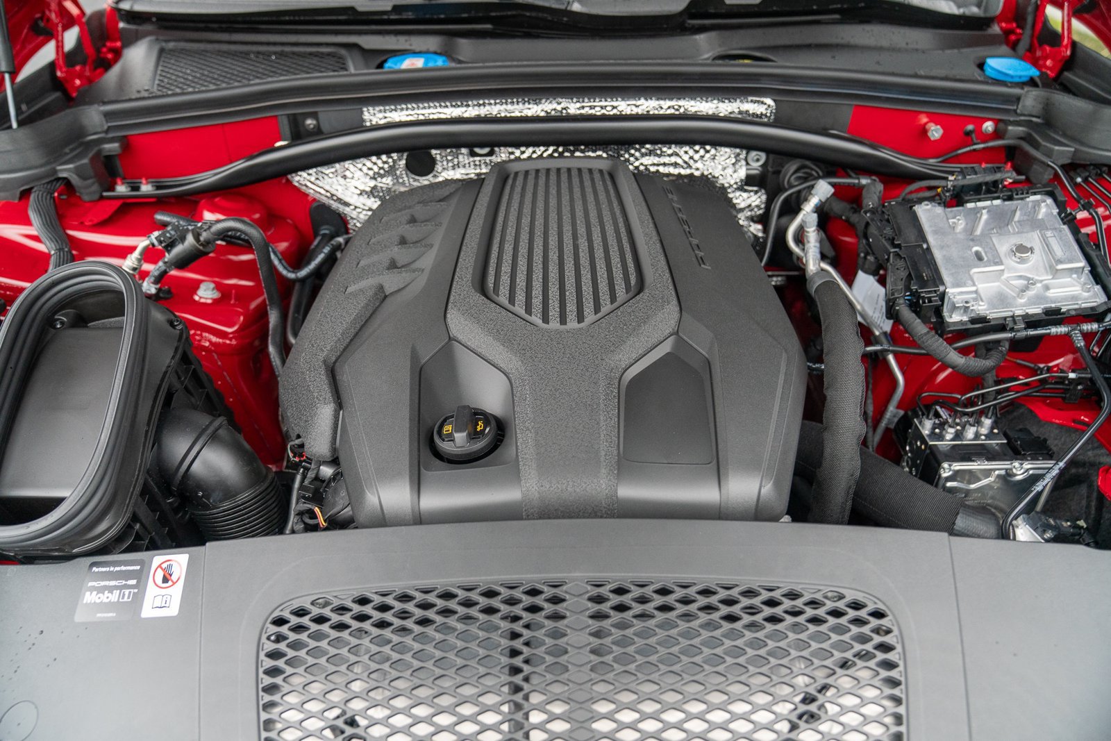 Certified 2026 Porsche Macan AWD/4WD image 29