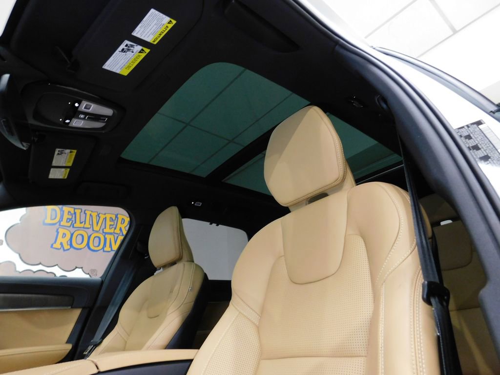Used 2026 Volvo V90 B6 Cross Country Ultra image 39
