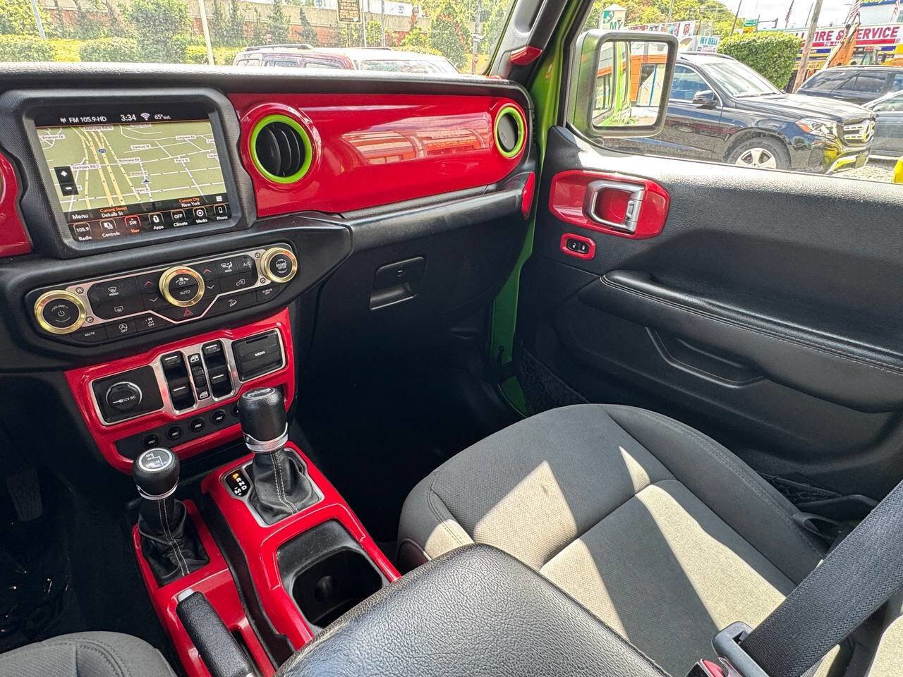 Used 2018 Jeep Wrangler Unlimited Sahara AWD/4WD image 17