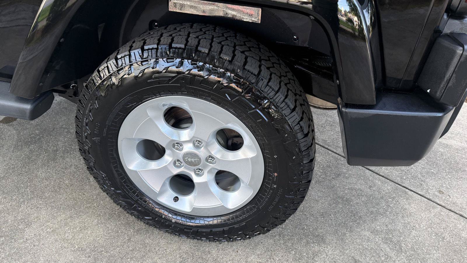 Used 2014 Jeep Wrangler Sahara w/ Connectivity Group AWD/4WD image 9