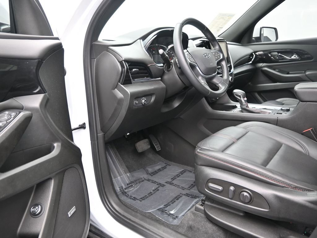 Used 2023 Chevrolet Traverse RS image 14
