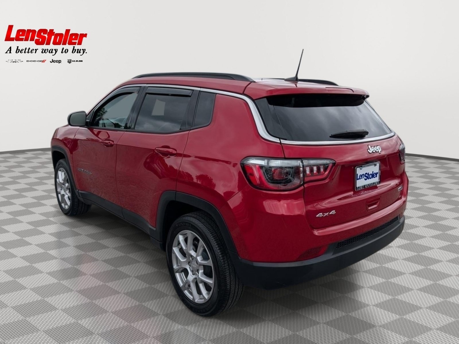 Used 2024 Jeep Compass Latitude w/ Sun and Sound Group AWD/4WD image 3