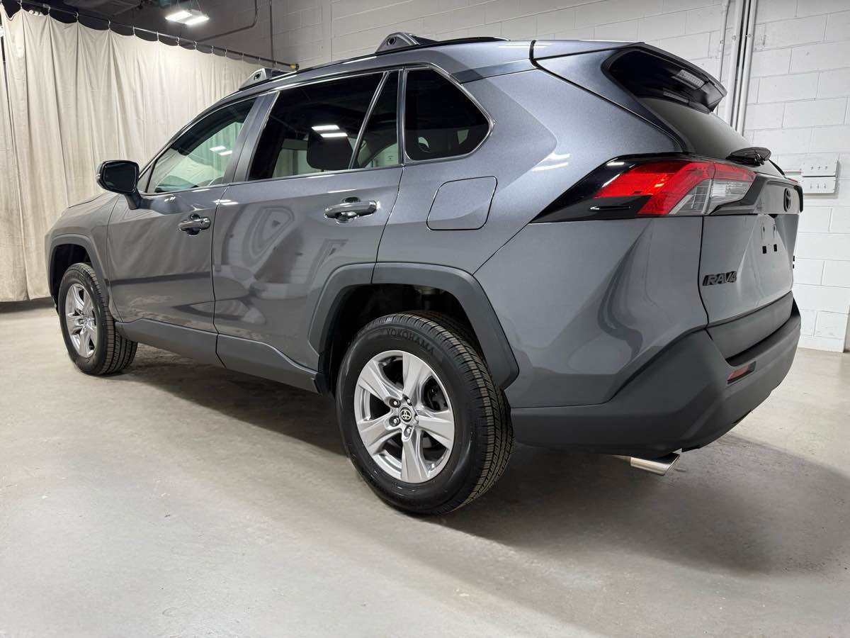 Used 2022 Toyota RAV4 XLE w/ Convenience Package AWD/4WD image 5