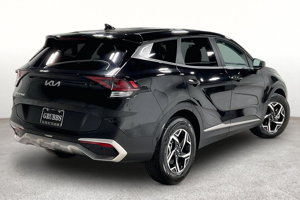 Used 2025 Kia Sportage LX FWD image 2