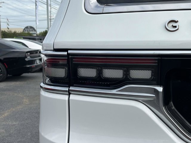 Used 2023 Jeep Grand Wagoneer Series III AWD/4WD image 10